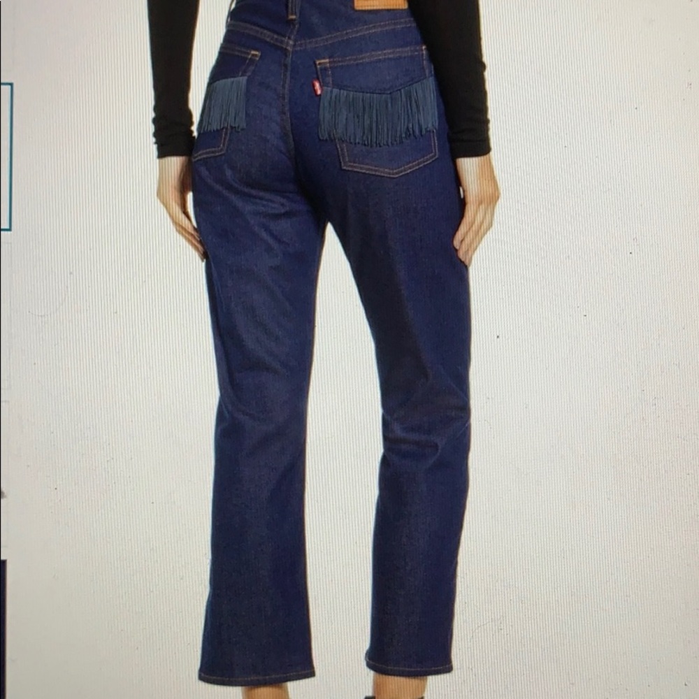 NWT- Levi’s High Waisted Crop Straight Leg Jeans